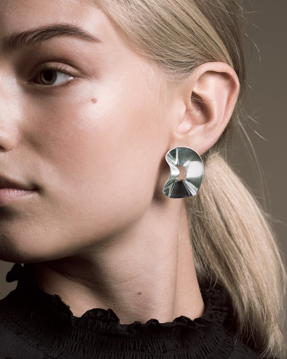 Alluring Earrings round - Lindroos