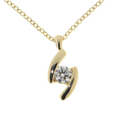 Gold necklace with a diamond